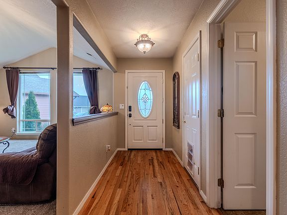 4th image of 418 Phoenix Hills Dr