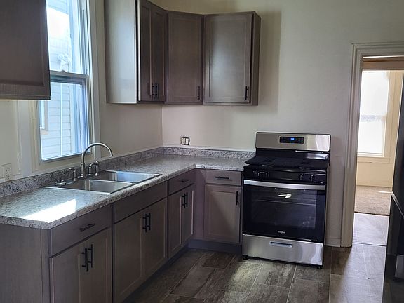 3rd image of 555 Lane Ave NW