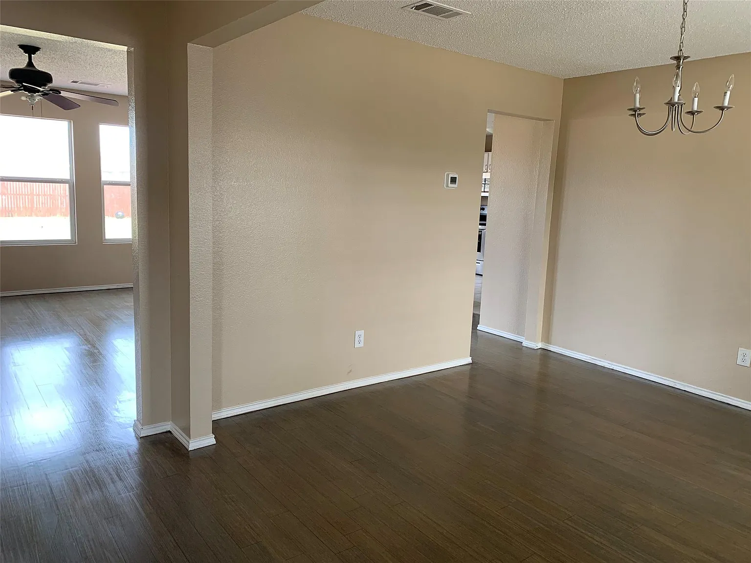 3 bed, 2.5 bath, 2048 sqft, $2,200 — Photo 2