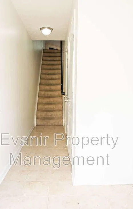2 bed, 2.5 bath, 1408 sqft, $1,650 — Photo 2