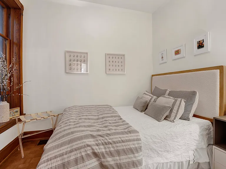 2458 N Burling St #1 — Photo 15