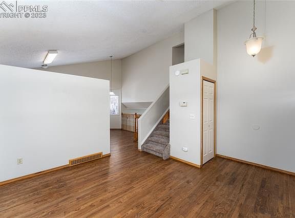 4th image of 5068 Austerlitz Dr