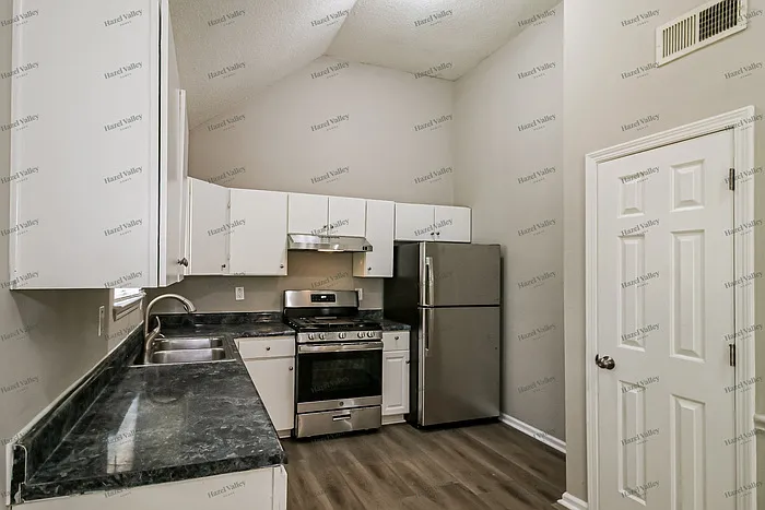 4381 Ward Bluff Ct — Photo 7