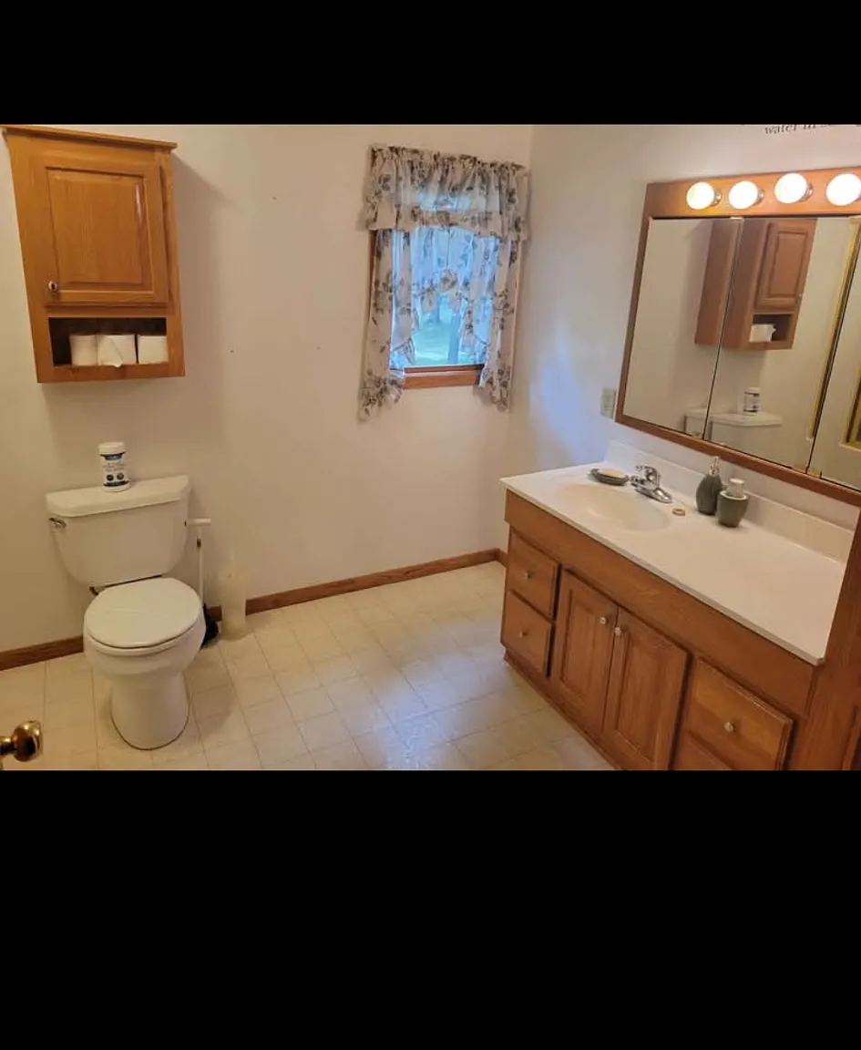 3 bed, 1.5 bath, 1650 sqft, $2,100 — Photo 1