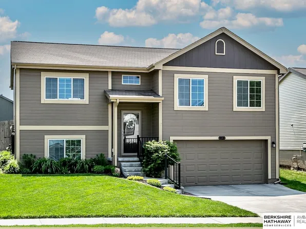 9131 Scott St, Omaha, NE 68122