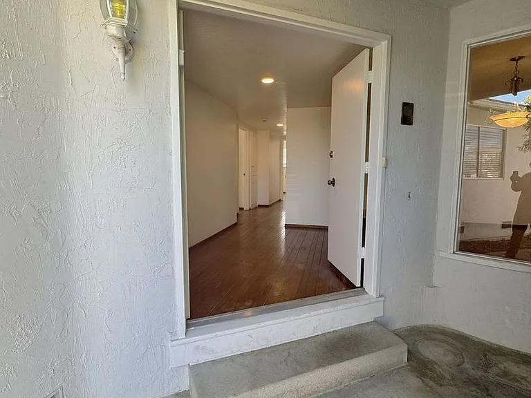 936 Constitution Dr — Photo 4