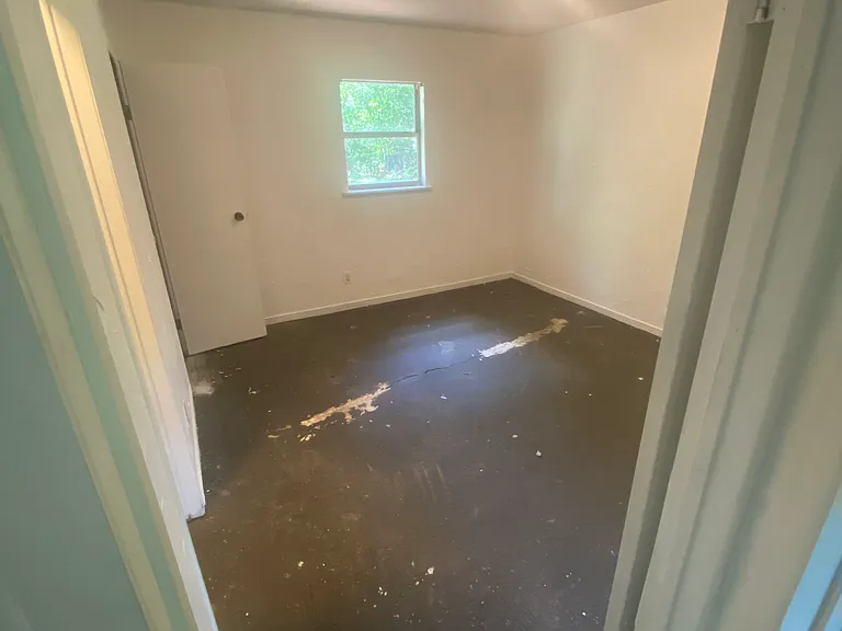 3301 Preston St — Photo 2