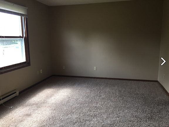 3rd image of 2521 Harvey Dr #4