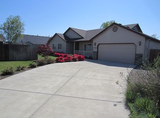 1060 Hazelnut Ct, Creswell, OR 97426