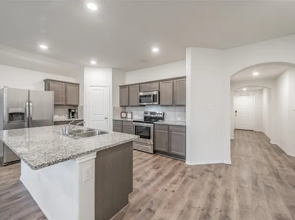 716 Alton Dr, Aubrey, TX 76227