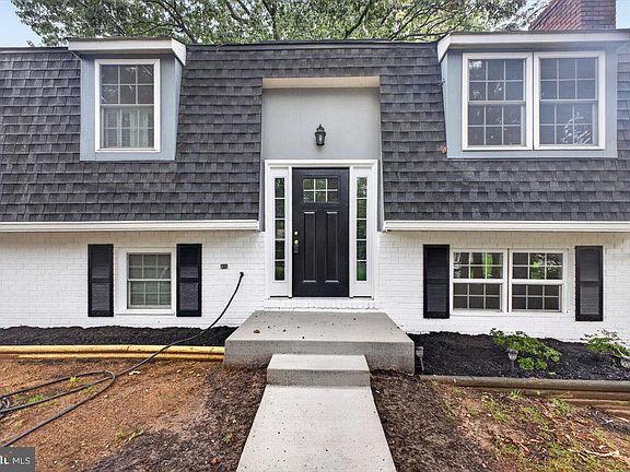 3rd image of 1075 Sun Valley Dr