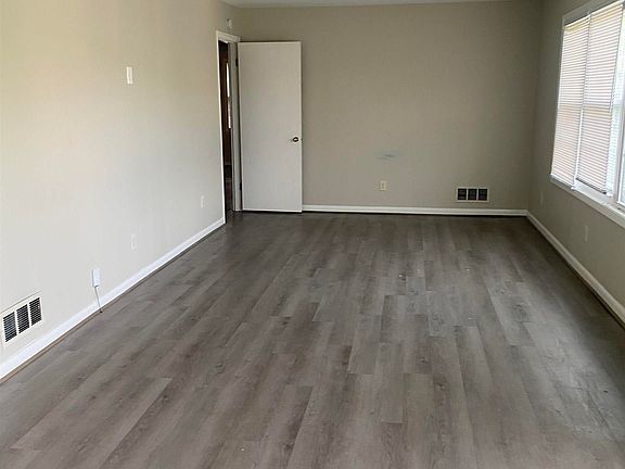 3rd image of 2804 10th St NE