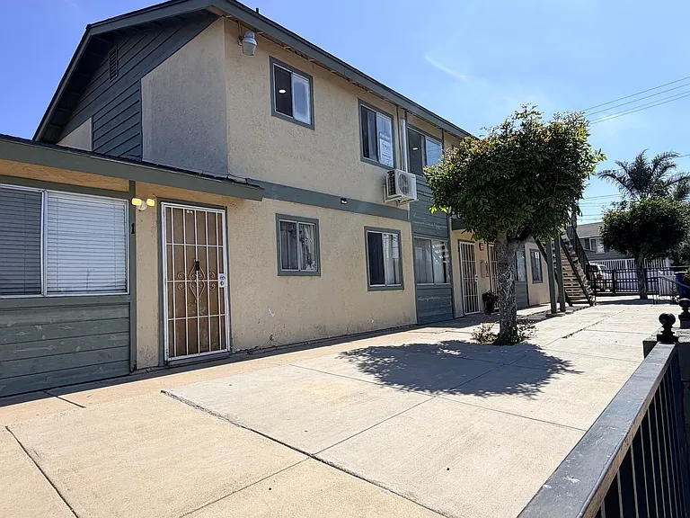 200 E Park Ave #4 — Photo 2