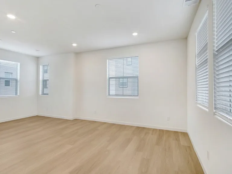 The Willow Townhomes — Photo 9