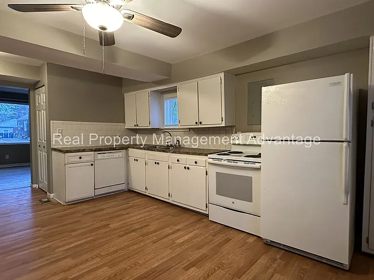 23511 Wellington Ave — Photo 8