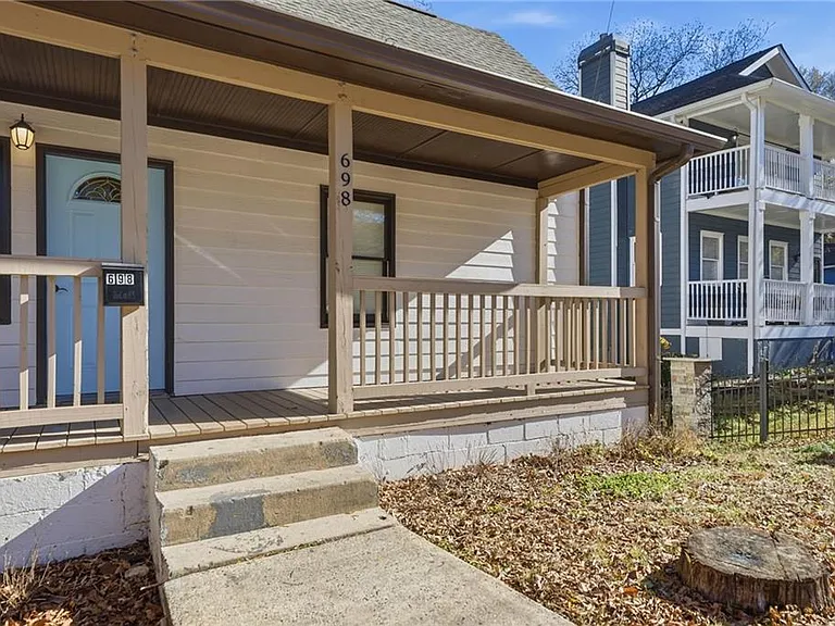 698 Garibaldi St SW — Photo 25