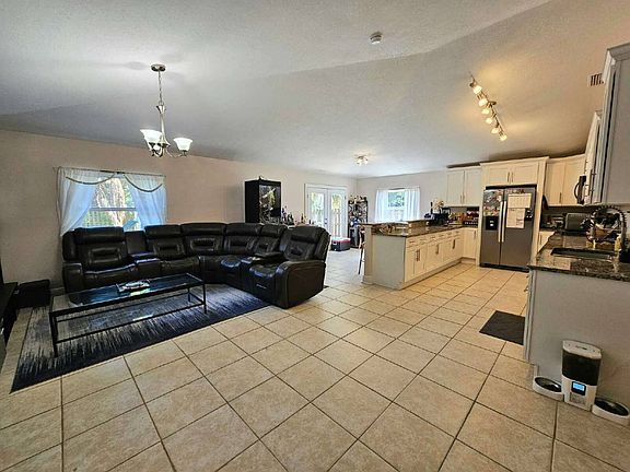 5th image of 1044 Bernice Rd