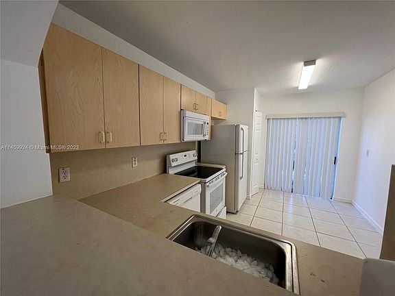 4th image of 1251 SE 27th St Unit 103