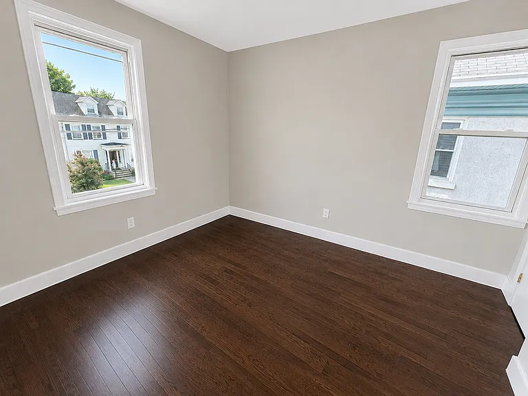 61 Leslie St #2 — Photo 4