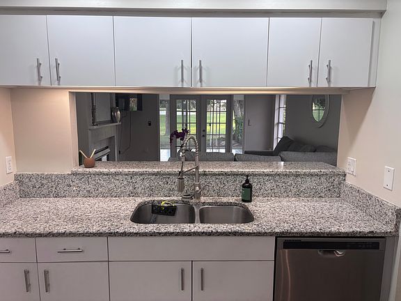 4th image of 7526 Fairlinks Ct