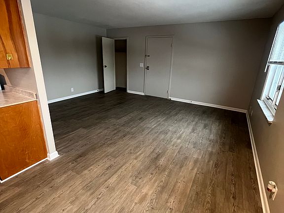 4th image of 705 E Maple St APT 3A