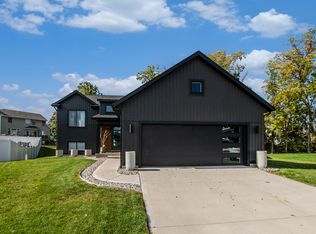 2886 Two Oaks Ct, Jenison, MI 49428