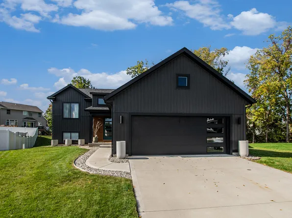2886 Two Oaks Ct, Jenison, MI 49428