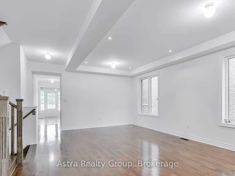 596 Mactier Dr — Photo 20
