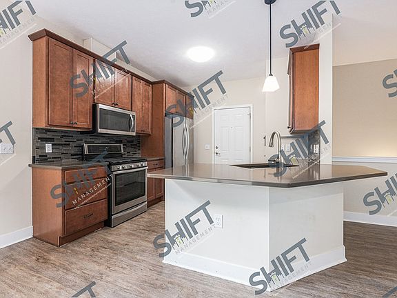 2nd image of 2533 Lawncrest Dr NE
