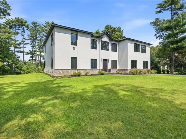 3 Kestrel Way, Carver, MA 02330