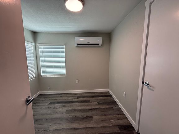 3rd image of 1913 N 25th Pl APT B
