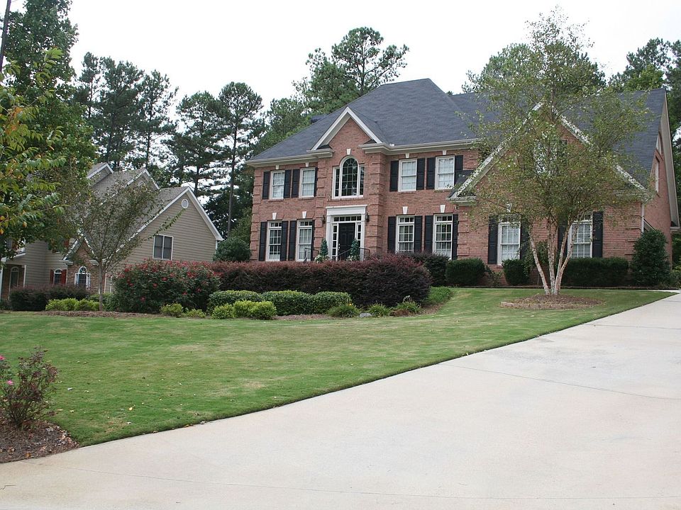Beautiful 3-Sided Brick Traditional