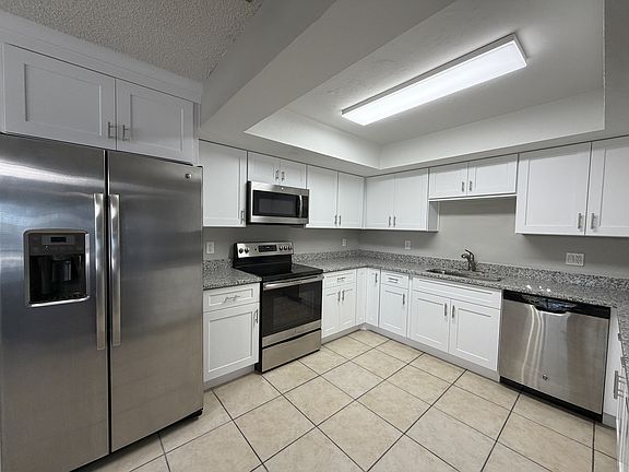 3rd image of 639 SE 13th Ave APT 122