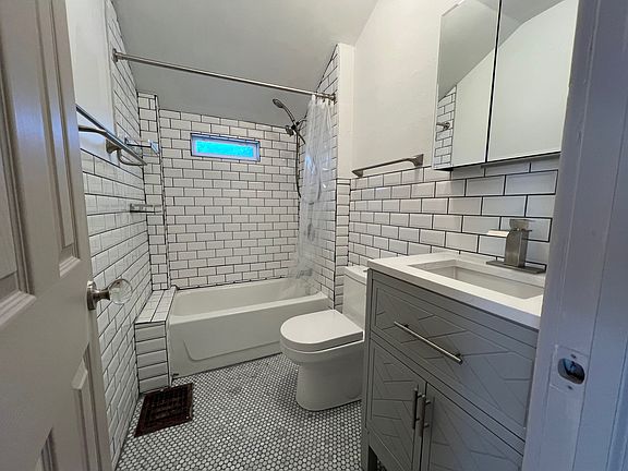 4th image of 838 E Monument St