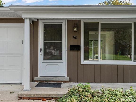 3rd image of 761 Knollwood Ct