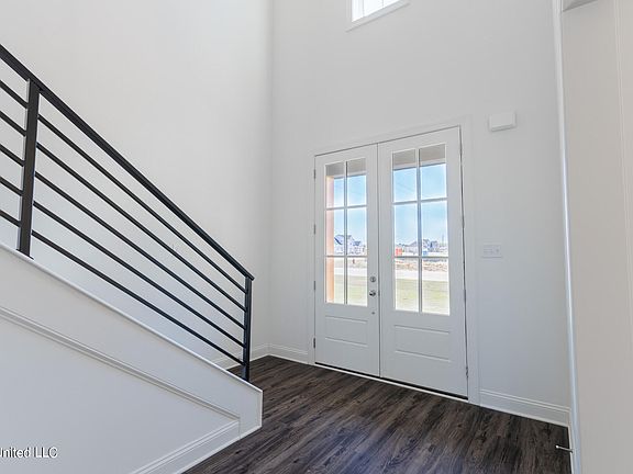 5th image of 7704 Newbury Dr