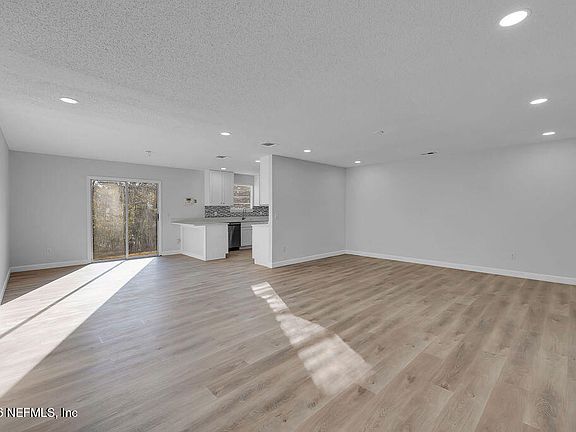4th image of 10773 SPURS Court