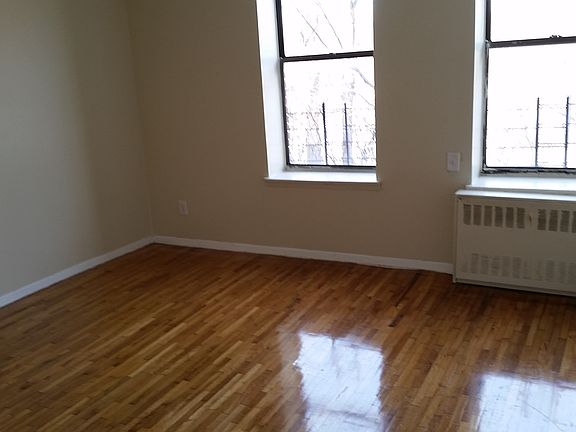 4th image of 926 Bronx Park S APT 3C