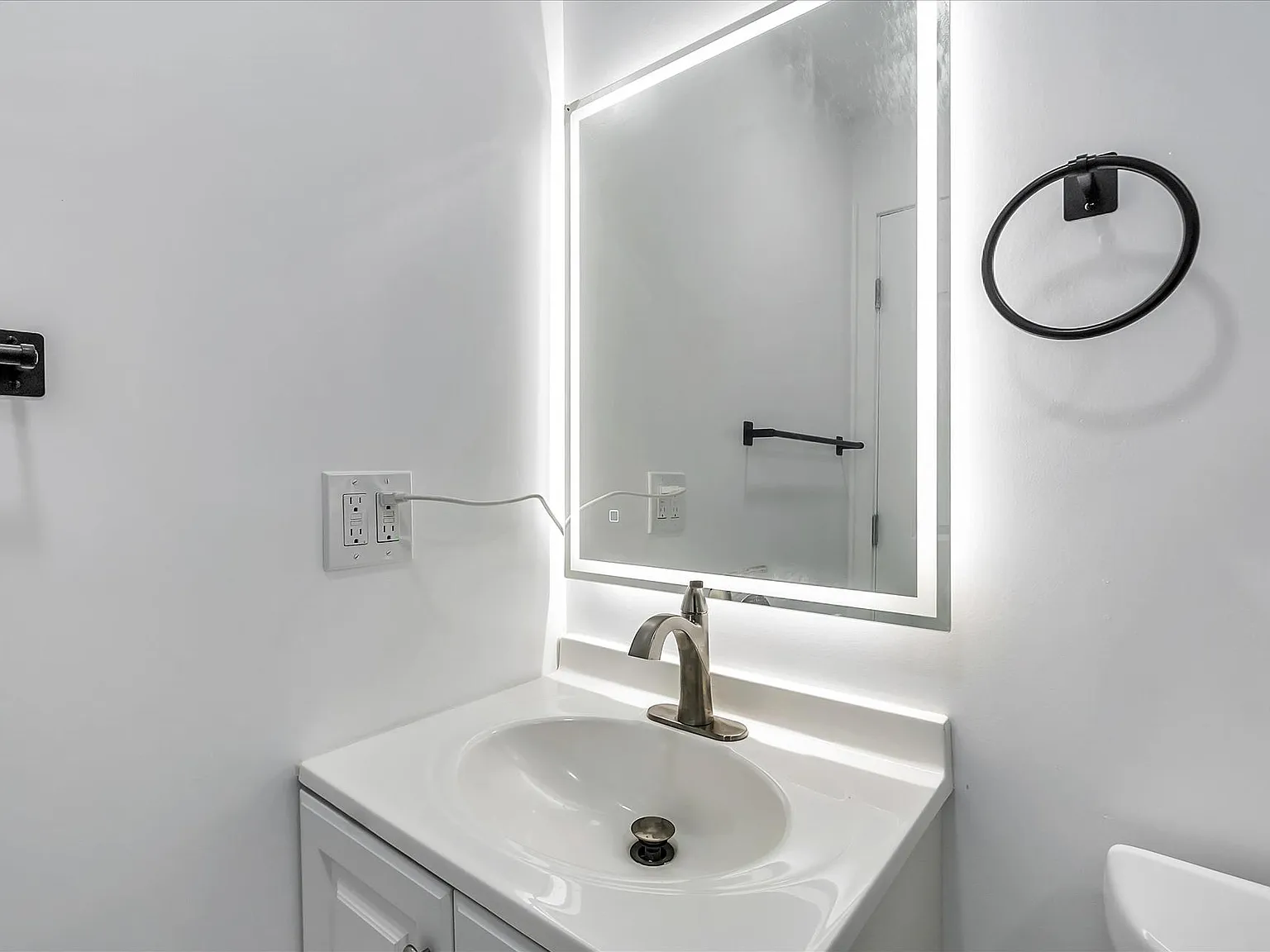 Studio, 250 sqft, $1,599 — Photo 4