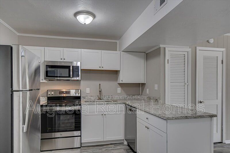 1st image of 2511 Cascade Dr #5B