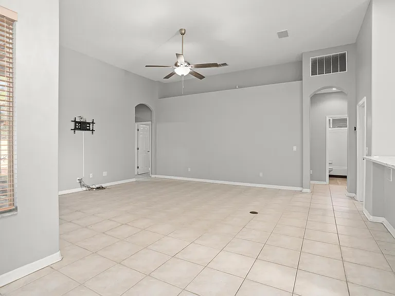 2810 University Acres Dr — Photo 15