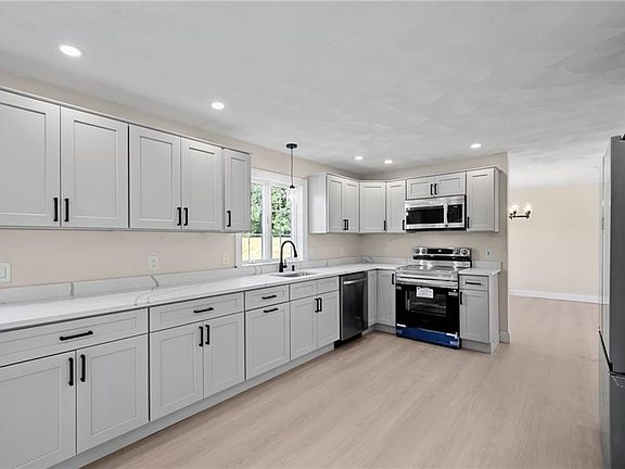 5th image of 45 Pleasant View Dr