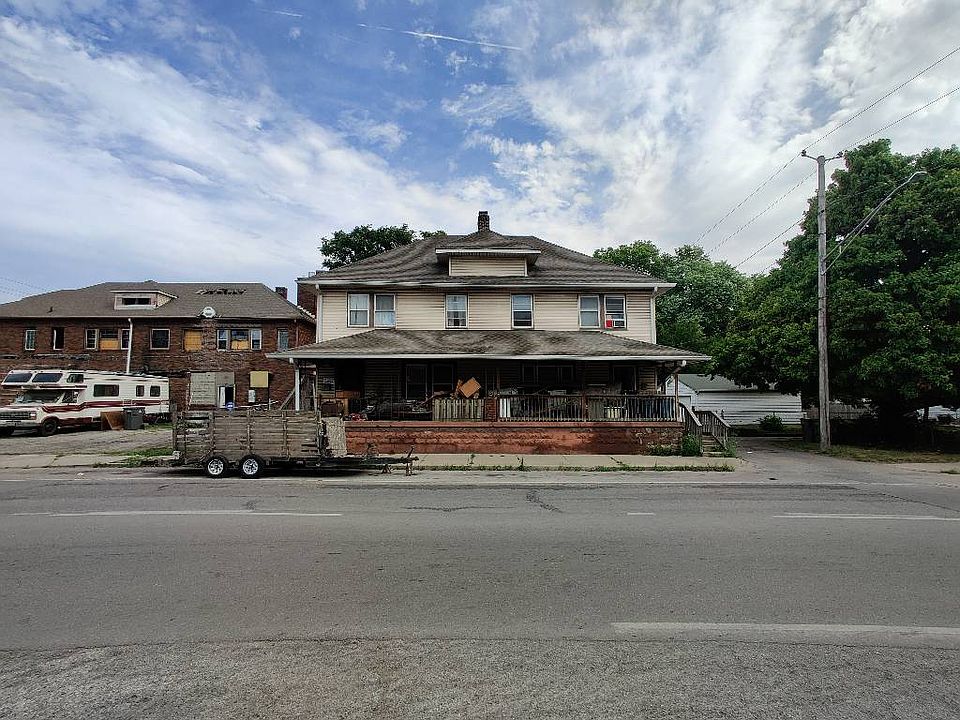 1st image of 305 N Sherman Dr