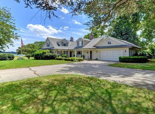 318 Rumstick Rd, Barrington, RI 02806