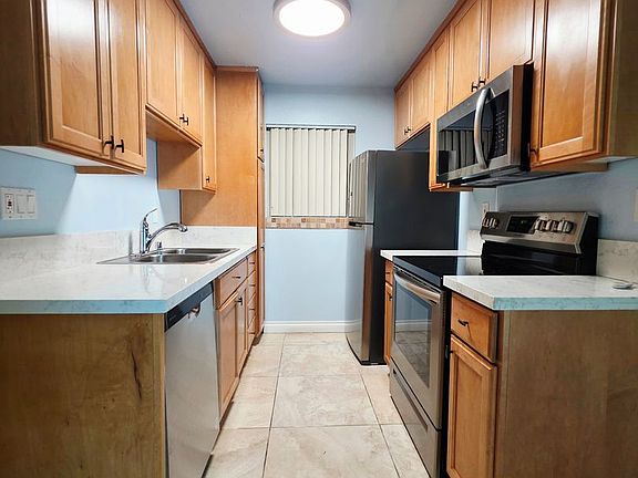 2nd image of 615 9th St Unit 1