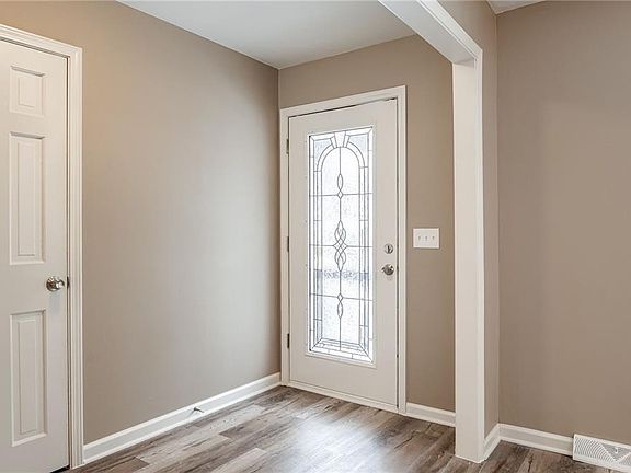 3rd image of 614 Lancelot Dr