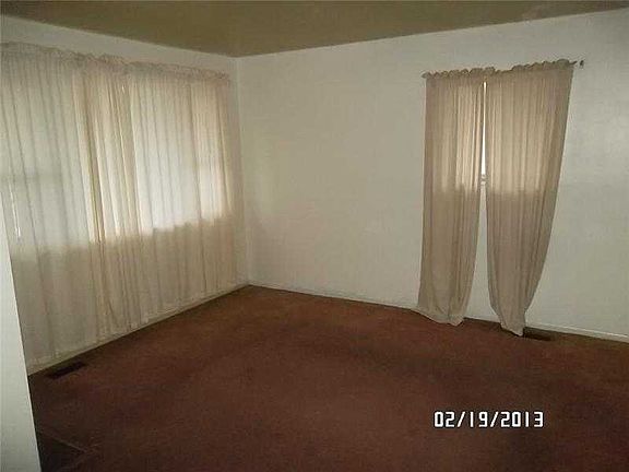 3rd image of 929 N Belmont Ave