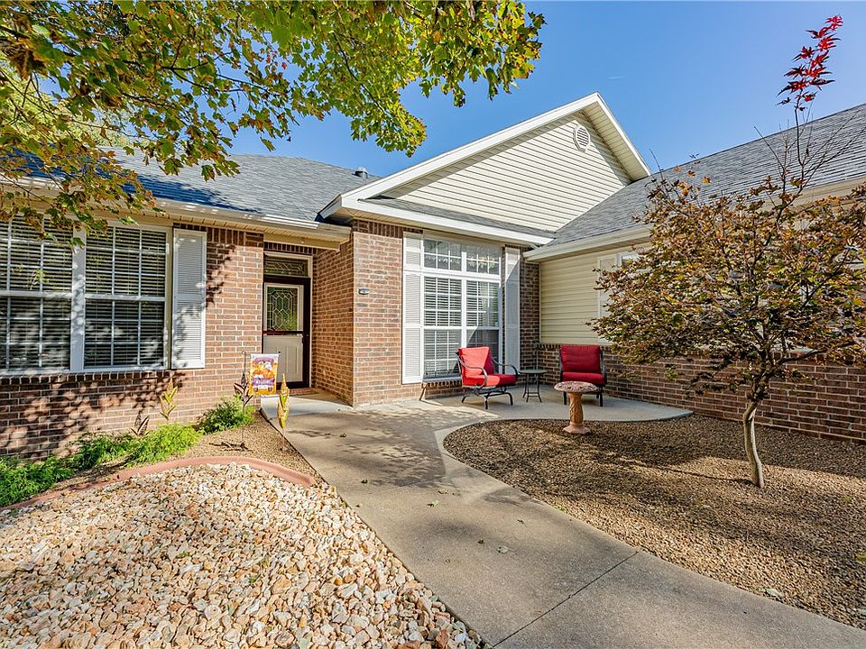 1st image of 38 Warwick Dr