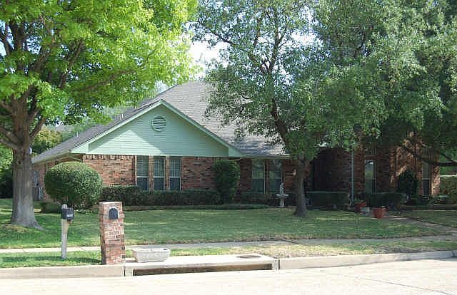 1st image of 2565 Honeysuckle Dr