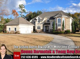 213 Bridge Pointe Dr, New Bern, NC 28562